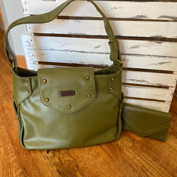 BNWOT adorable Matt and Nat army green bundle including purse & matching wallet - Picture 11 of 11